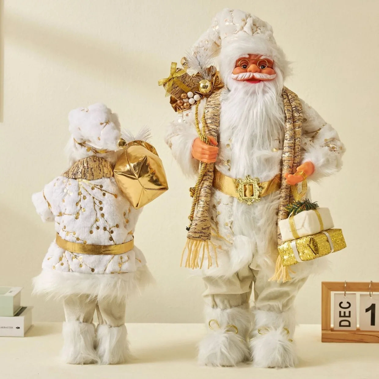 Santa Claus Christmas Statue